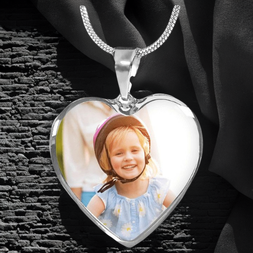CAPTURED MOMENTS: CUSTOM PHOTO UPLOAD NECKLACE